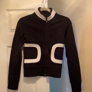 Lululemon size 4 Black & White fitted jacket